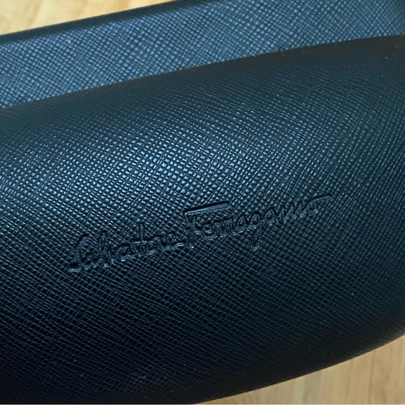 Salvatore Ferragamo Black Textured Oversized Sunglass Hard Case with Wipe Cloth - Picture 7 of 11